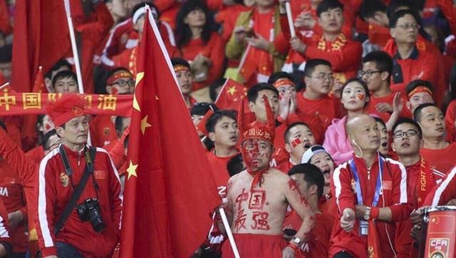 她心中惊骇不已的暗忖：家里发生的那些事情，除了我们来时那一车人之外，其他人根本就无从得知。